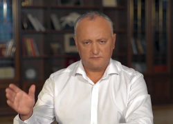 - Ей скажут «лежать» - ляжет, - Додон - о Санду