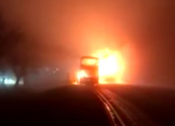 Двухэтажный пассажирский автобус полностью сгорел на трассе Кишинев - Леушень