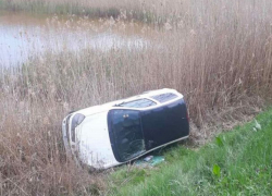 Под Бельцами водитель спешил - и угодил в озеро