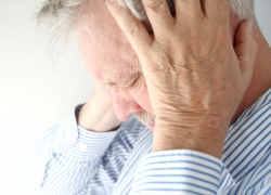 Разъяренная женщина до перелома избила мужа сумкой с продуктами из-за замка двери в Тирасполе