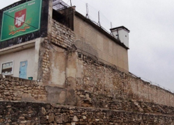 Оказавших сопротивление заключенных избили надсмотрщики в тюрьме Резины 