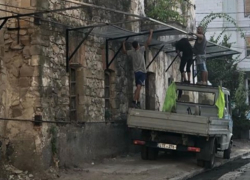 Очевидцы: в Кишиневе памятник архитектуры превращается в место для парковки