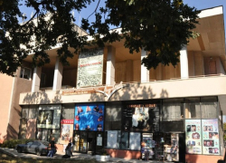 Нам сказали - «Русский театр дальше Мухосранска никуда не ездил»: увольнения заслуженных артистов в театре Чехова