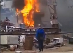 В Кишиневе произошел пожар на свалке автомобилей