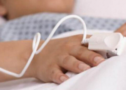 Мать, ребенок которой выпил уксус, не «просыхает» от алкоголя – эксклюзив 