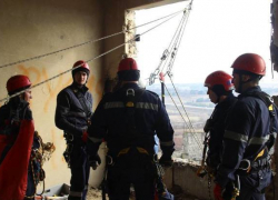 На Буюканах подросток упал со здания с высоты 15 метров