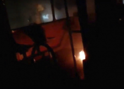 Загоревшийся на ходу троллейбус в Кишиневе с паникующими пассажирами попал на видео