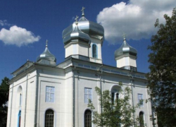 Пожар на территории гырбовецкого монастыря, четыре бригады тушат пламя