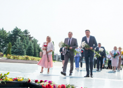 Депутаты Блока ПКРМ-ПСРМ почтили память советских воинов