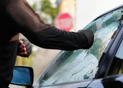 Мстительный сосед с молотком совершил автомобильный погром в Рыбнице