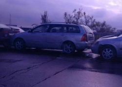 Цепное столкновение автомобилей спровоцировало пробку по мосту в Кишиневе