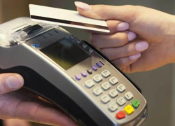 Молдаване всё чаще платят картами: объём безналичных платежей может превысить 100 млрд леев в год