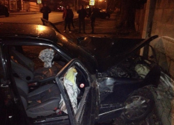 Жуткая ночная авария на Ботанике: Mercedes превратился в груду железа