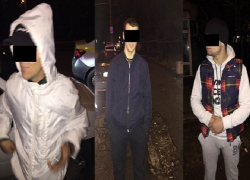 Банда подростков жестоко избила иностранца и разграбила салон сотовой связи в Кишиневе