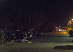 Молодой мужчина погиб под колесами автомобиля на въезде в Яловены