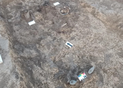 Археологи обнаружили керамические сосуды и топоры времен бронзового века