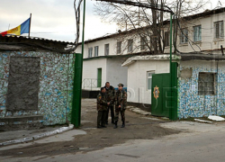 Малолетние зеки подняли бунт и напали на надзирателей в тюрьме в Гоянах