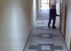 Наглый вор похитил сумку сотрудницы столичной поликлиники из запертого на ключ кабинета