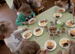 В столичных детсадах обнаружены испорченные фрукты и овощи 