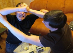 Кровавую дуэль на кухонных ножах устроили приятели в Бендерах