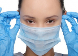 Маски постепенно возвращаются. Их ношение в медучреждениях обязательно 