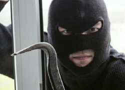 Банда грабила квартиры, пока хозяева были на морях