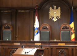 Мнение политолога: нет вариантов деполитизировать молдавский КС