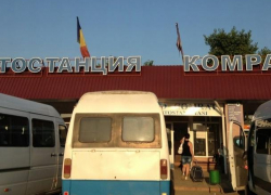 В Комрате автобус переехал ногу человеку