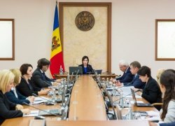 Кабмин отверг инициативы ДПМ о сокращении числа депутатов и их увольнении