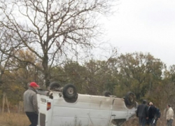 Микроавтобус с заснувшим водителем перевернулся под Кишиневом