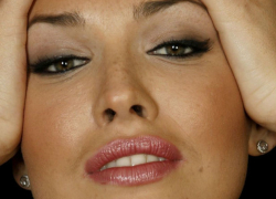 «Срочно, помогите!»: украинскую звезду Playboy в Киеве лишили самого дорогого