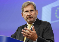 Иоханнес Хан прибыл в Молдову: с ним встретилось руководство ПСРМ