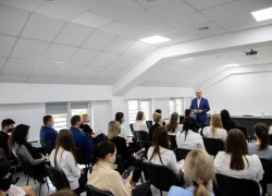 Додон посетил фармацевтическое предприятие