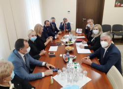 Все по-взрослому: бывшие кандовцы и шоровцы слились в парламенте воедино