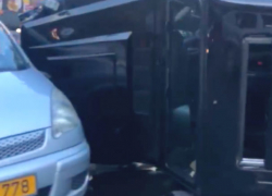 Уникальная авария в Кишиневе: при столкновении с такси перевернулся Mercedes-Benz Gelandewagen