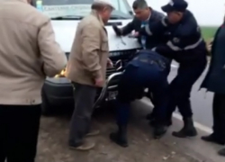 Скандал на трассе Кишинев-Кантемир: водитель едва не подрался с полицейскими