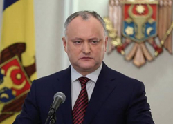 «Люди живут на земле, а не в Фэйсбуке»: президент призвал лидеров АКУМ спуститься на землю