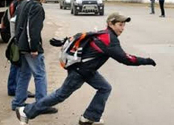 "Белое от ужаса лицо" сбитого джипом школьника у ворот лицея на Ботанике потрясло женщину