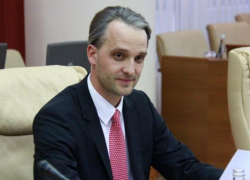 Министр обороны продолжает настаивать на "выводе российских войск с территории РМ"