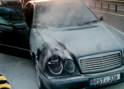 Уничтожение «странного» Mercedes из-за «кустарного» ксенона произошло возле Ратуша