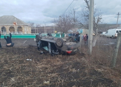 В Чимишлии водитель под действием наркотиков врезался в забор и перевернулся 
