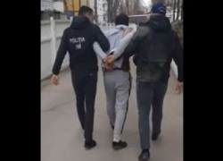 Семейной паре из Кишинева надоел длившийся 2 года шантаж и они обратились в полицию