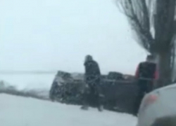 Под Чадыр-Лунгой микроавтобус сорвался с заснеженной дороги