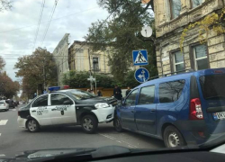 В Кишиневе попал в аварию автомобиль полиции 