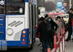 Полиция усилит борьбу с автомобилями, ездящими по полосам для общественного транспорта
