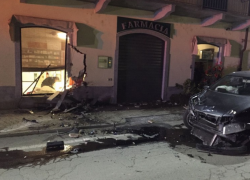 Девушка из Молдовы въехала на автомобиле в аптеку в Италии 