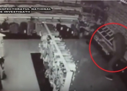 В Страшенах 4 молодых человека выкрали 5 планшетов из магазина