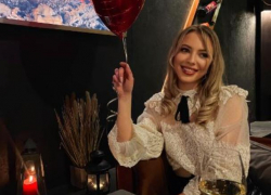 Девушка, у которой ампутировали ноги после ДТП, настоящая красавица – она просит о помощи