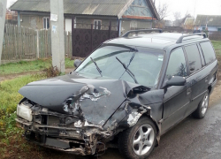 На коварном перекрестке в Слободзее из-за женщины разбились три легковых автомобиля