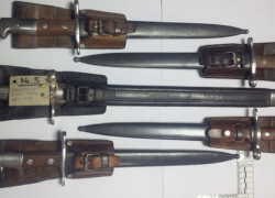 Молдаванка попыталась тайно ввезти в страну старинные штыки